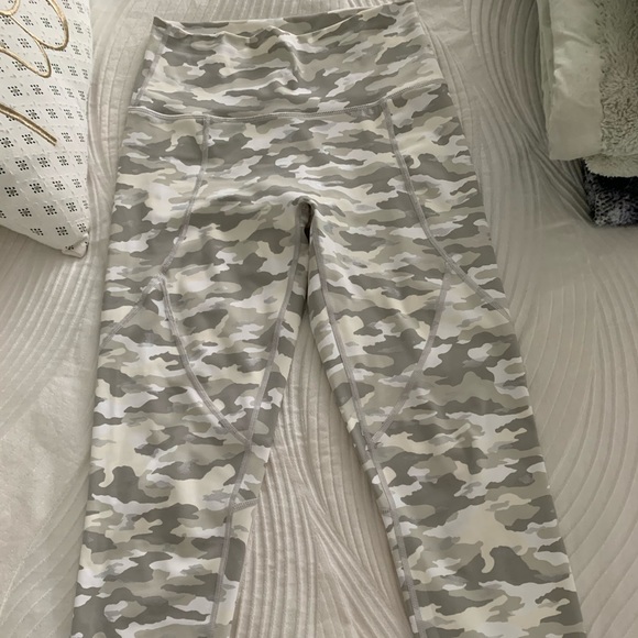 Aerie white camo leggings. - Picture 1 of 3